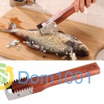 Уред за чистене на риба с дървена дръжка